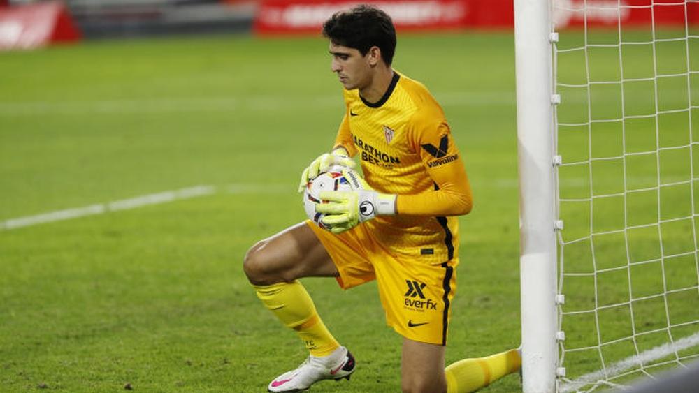 عبارات الإشادة "تتقاطر" على بونو وكوندي يصفه بـ"زامورا" وإشبيلية يكتب: "قم بوصف هذا الرجل إن استطعت"