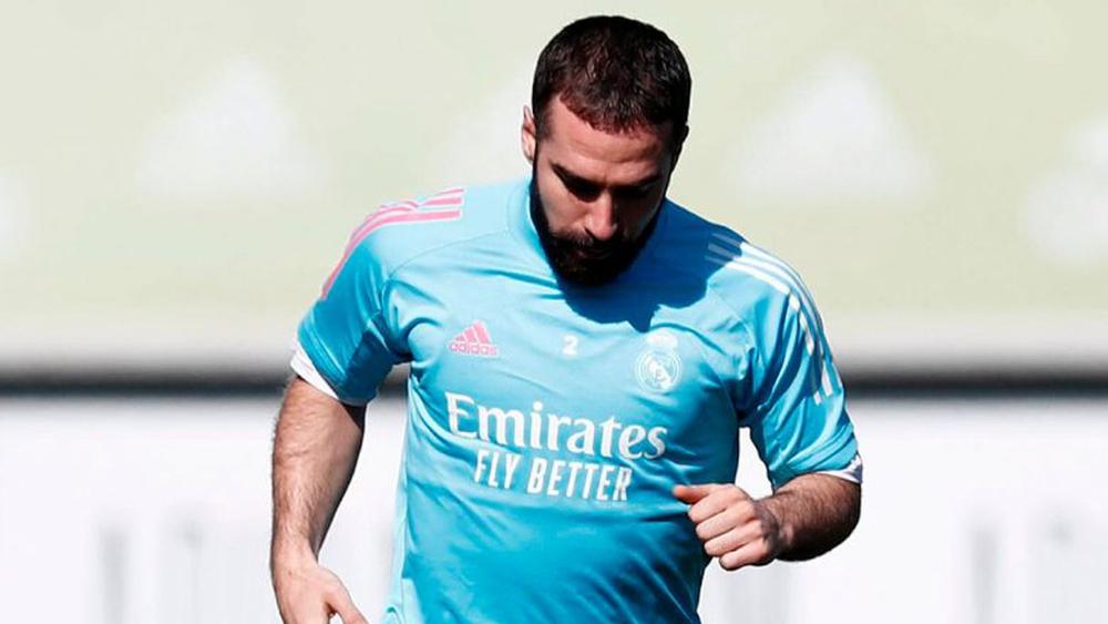 كارفاخال يتدرب بالكرة ويسعى للحاق بالكلاسيكو