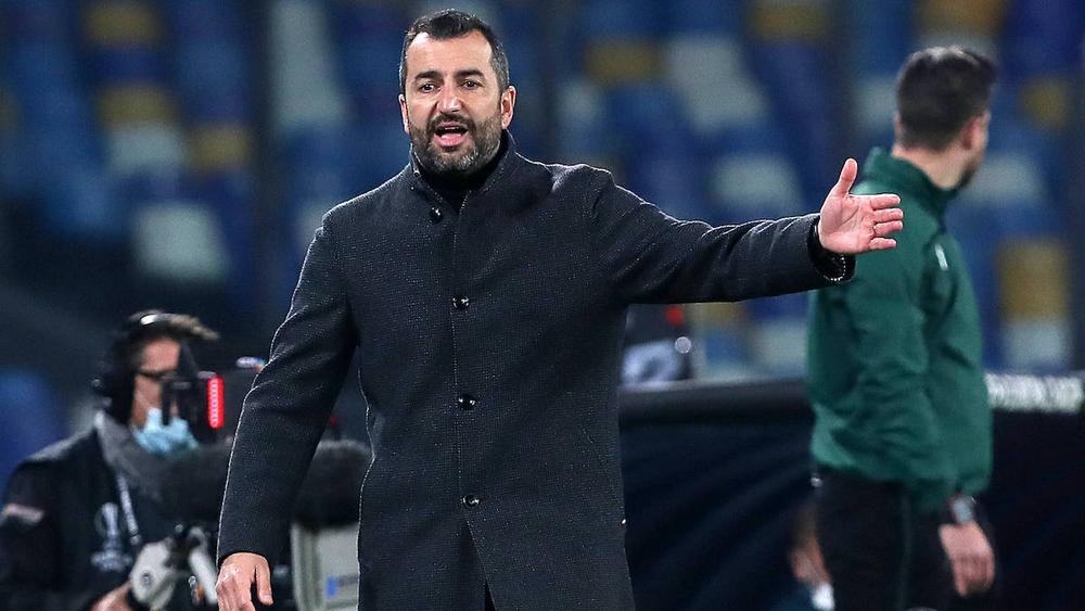 مدرب غرناطة: "الخسارة أمام مانشستر يونايتد كانت قاسية جدًا"