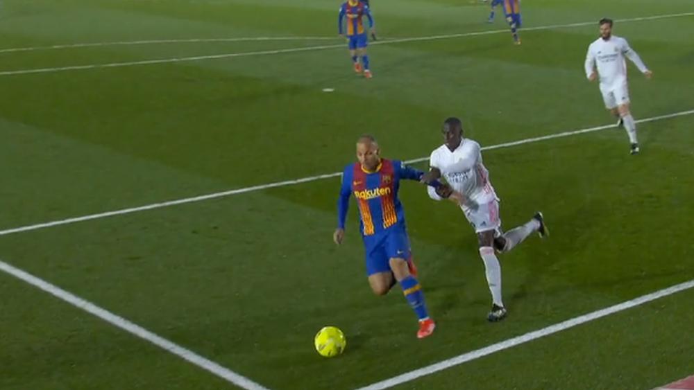 روبيرتو: "أنا مستاء من عدم مراجعة لقطة برايثوايت في 'الفار'.. الآن نحن مضطرون للفوز وانتظار تعثر الخصوم من أجل الفوز بالدوري"