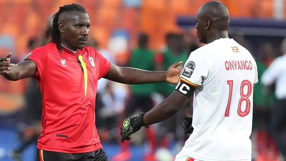 حارس سانداونز ومدافع اتحاد جدة يعتزلان اللعب دوليا وتقارير تربط خطوتهما بوصف رئيس الاتحاد الأوغندي لأداء منتخبه في "الشان" بـ"القذر"