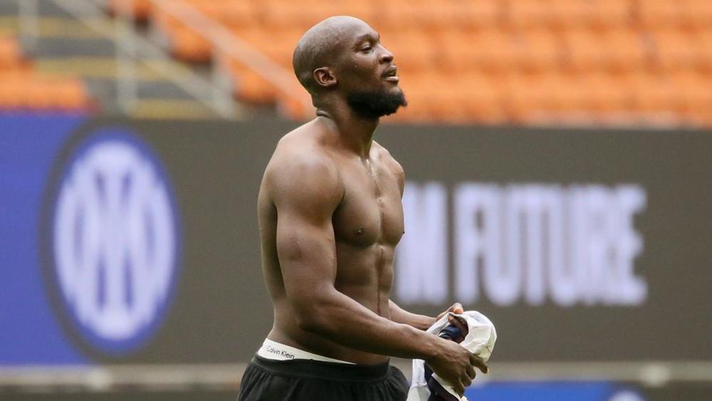 لوكاكو: "أتحدث 7 لغات.. عندما كان عمري 15 سنة كنت أحمل 100 كلغ في تمرين تقوية عضلة الصدر"