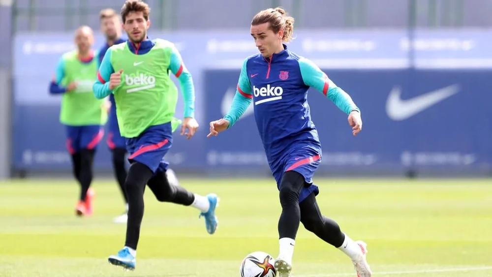 برشلونة يُجري آخر حصة تدريبية قبل السفر إلى إشبيلية لخوض نهائي كأس ملك إسبانيا