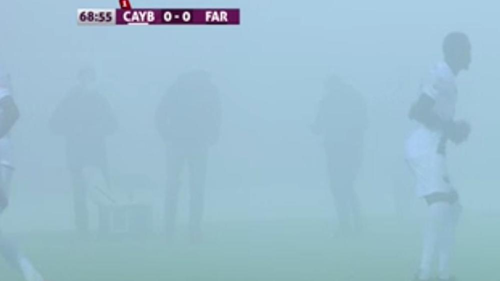 كثافة الضّباب وتعذُّر الرؤية يوقفان مباراة يوسفية برشيد والجيش الملكي