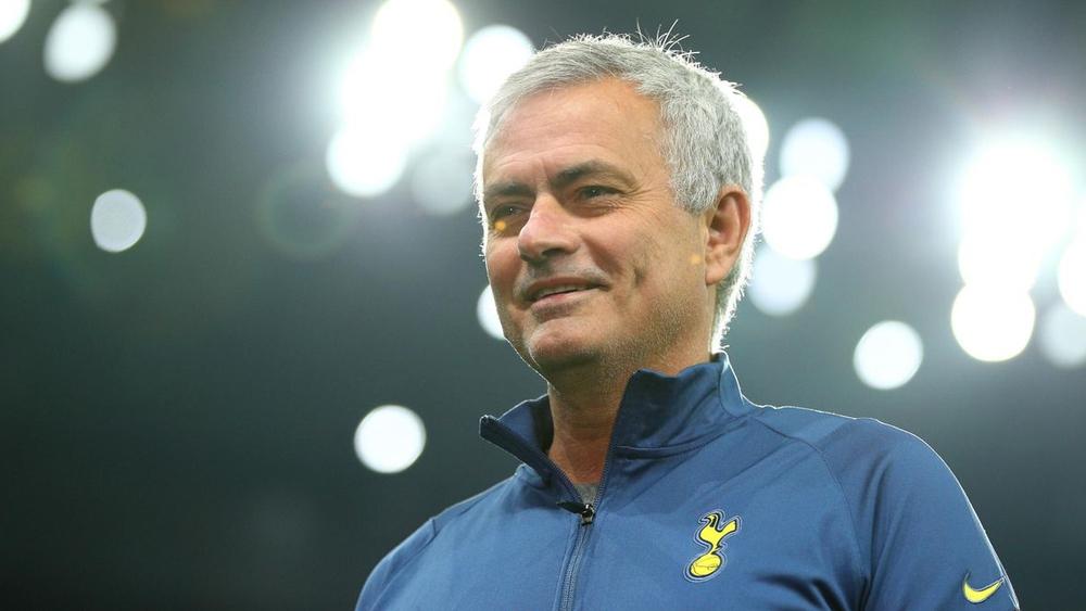 توتنهام يدفع لمورينيو 17 مليون يورو بعد إقالته من تدريب الفريق