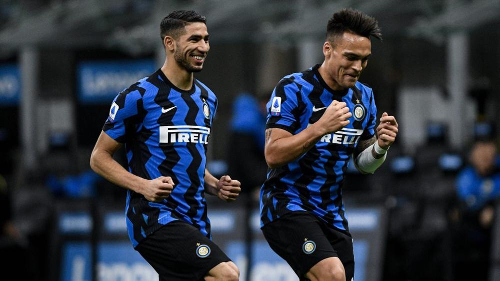 لاوتارو مارتينيز يلجأ إلى وكيل حكيمي لإدارة أعماله