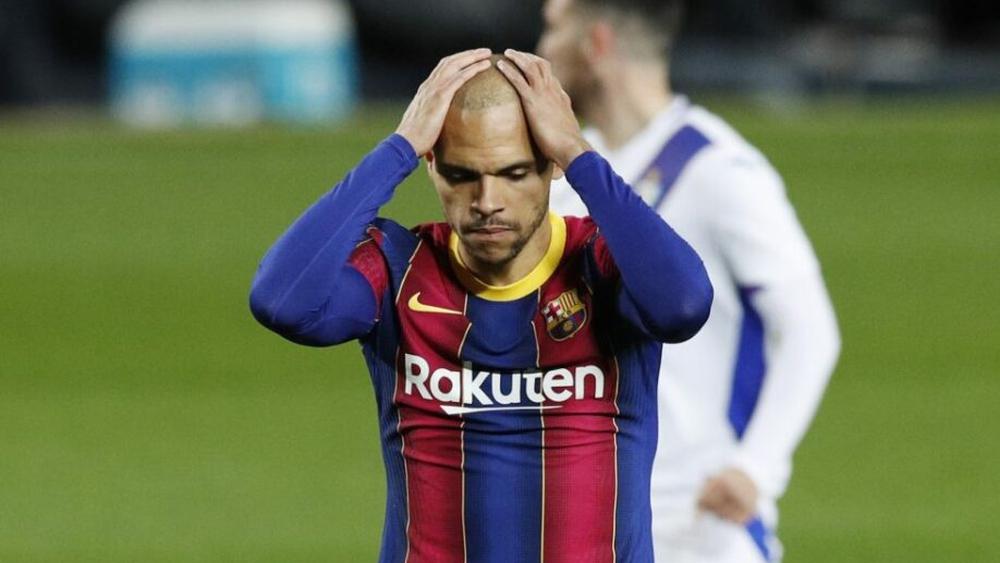 برايثوايت يُصاب بالتواء في الكاحل وبرشلونة يأمل في استعادته أمام أتلتيكو مدريد