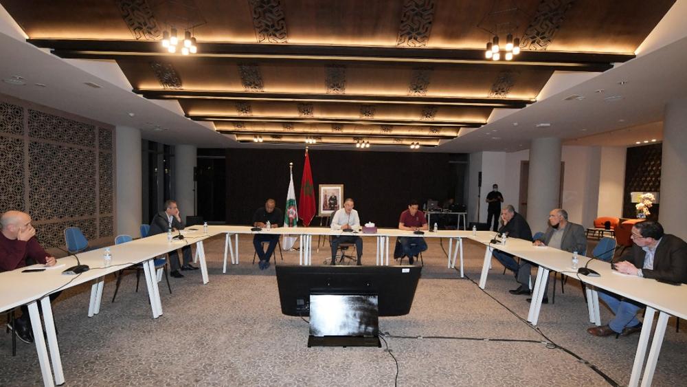 لقجع يجتمع برؤساء العصب الجهوية ويُعلن بناء مقرات خاصة بها