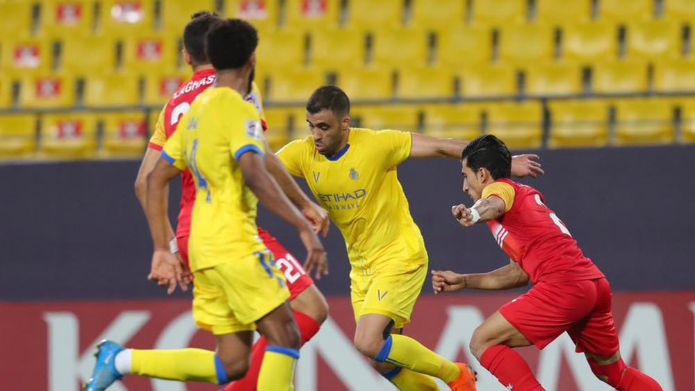 لاعب النصر السعودي سابقا يشن هجوما على حمد الله ويصرح: "لديه عقلية الأطفال"