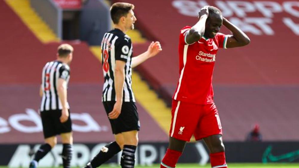 نيوكاسل يُسجل "مرتين" في الوقت الضائع أمام ليفربول ويُجبره على التعادل في "أنفيلد"