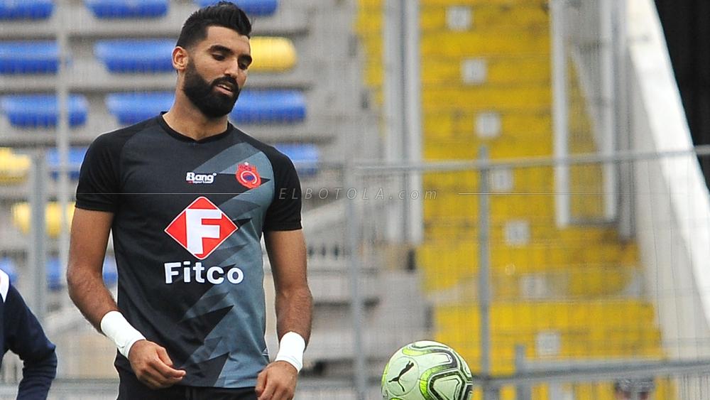 بعد أن كان قريباً من "النسور" في الموسم الفارط.. بيساك يرتكب خطأ قاتلاً أمام الرجاء يُكلّف فريقه هدفاً مُبكِّراً