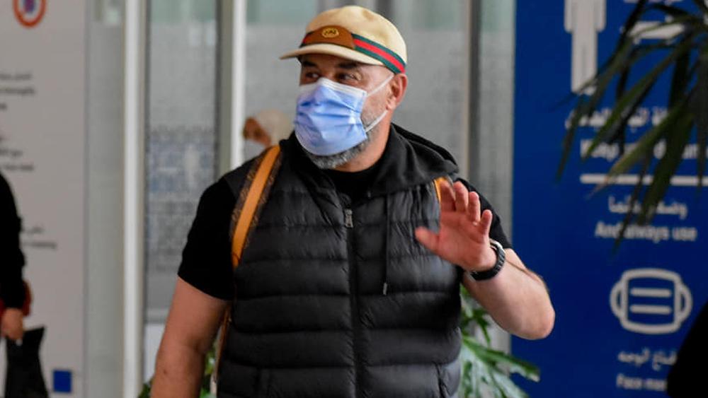 خاص/ بنشيخة ينهار باكيا بمستودع الملابس بعد مباراة نهضة بركان ولاعبو الدفاع الجديدي يؤكدون تشبثهم به كمدرب للفريق