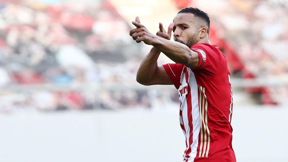 يوسف العربي يسجل "ثنائية" جديدة ويقود أولمبياكوس لنهائي كأس اليونان على حساب باس غيانينا