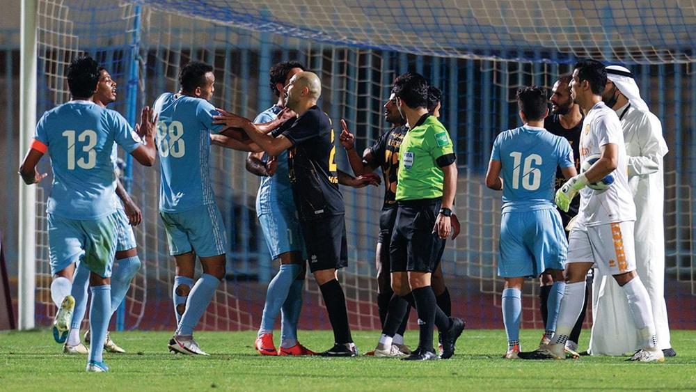 بسبب تصريحاته ومطالبة لاعبيه بالانسحاب.. الاتحاد الكويتي يوقف نائب رئيس القادسية لمدة عامين وتغريمه مبلغ 30 مليون سنتيم مغربي!