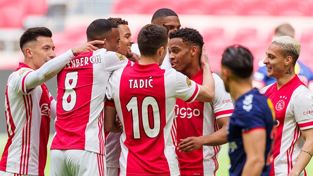 أياكس يسحق إيمن برباعية نظيفة ويُتوج رسميًا بلقب الدوري الهولندي