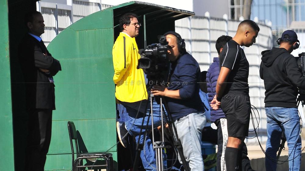 آيت منا: "بإمكاني متابعة المباريات من أي مكان في الملعب ولا نتوفر على فار حقيقي في المغرب"