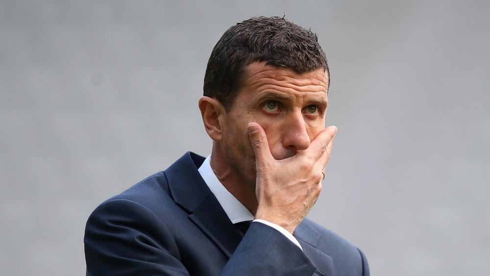 رسميا/ فالنسيا يقيل خافي غراسيا من تدريب الفريق بعد الهزيمة أمام برشلونة