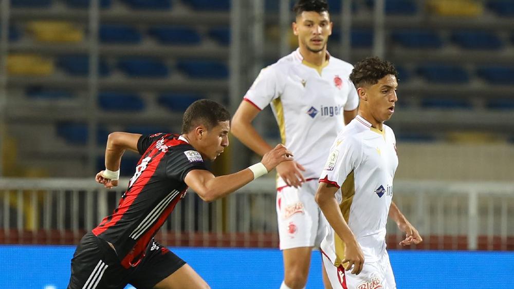 كريم صبري يقود مباراة الوداد وشباب المحمدية في كأس العرش والفارق في غرفة "الفار"