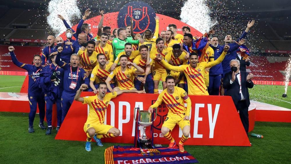 بعض لاعبي برشلونة "سعداء" بإقصاء ريال مدريد و"القدماء" يحذرونهم: "ريال مدريد لا يموت"