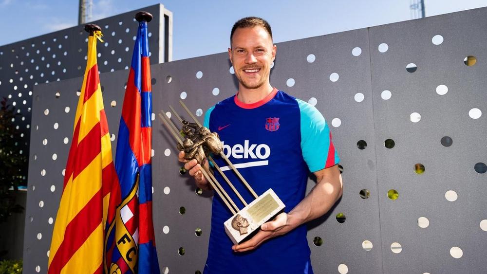 تير شتيغن يتسلم جائزة "ألدو روفيرا" كأفضل لاعب في برشلونة خلال موسم 2019/2020