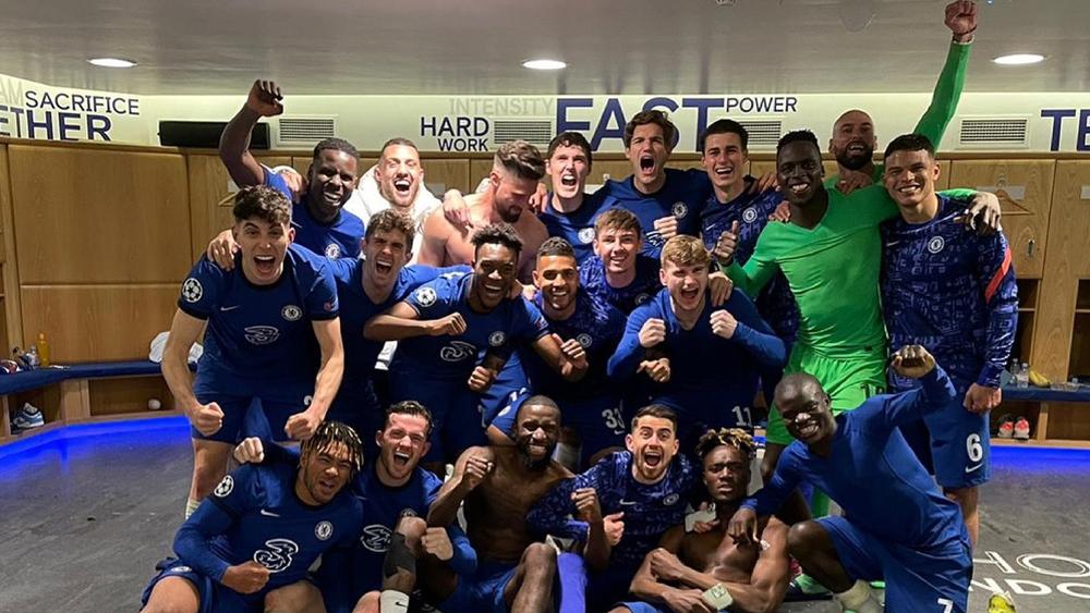 زياش وماونت "أبرز" الغائبين عن الصورة الجماعية لتشيلسي.. النجم المغربي "يلتزم الصمت" ويكتفي بالاحتفال بعيد ميلاد كوفاسيتش