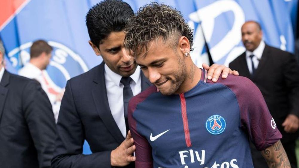 الخليفي "يحذر" برشلونة ويطلب "الابتعاد" عن نيمار