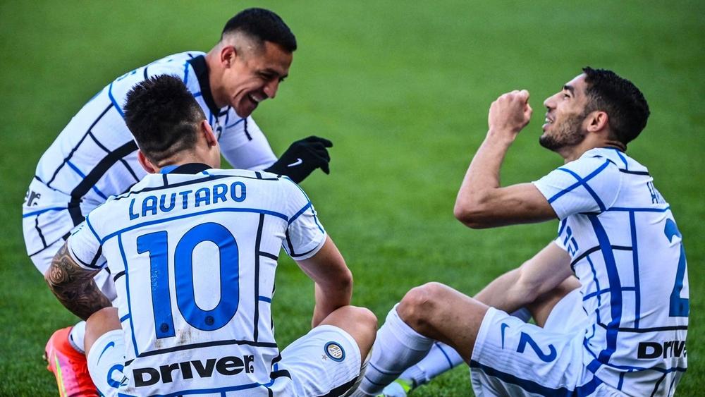 أشرف حكيمي يواصل التألق ويقدم "أسيست" لسانشيز أمام سامبدوريا