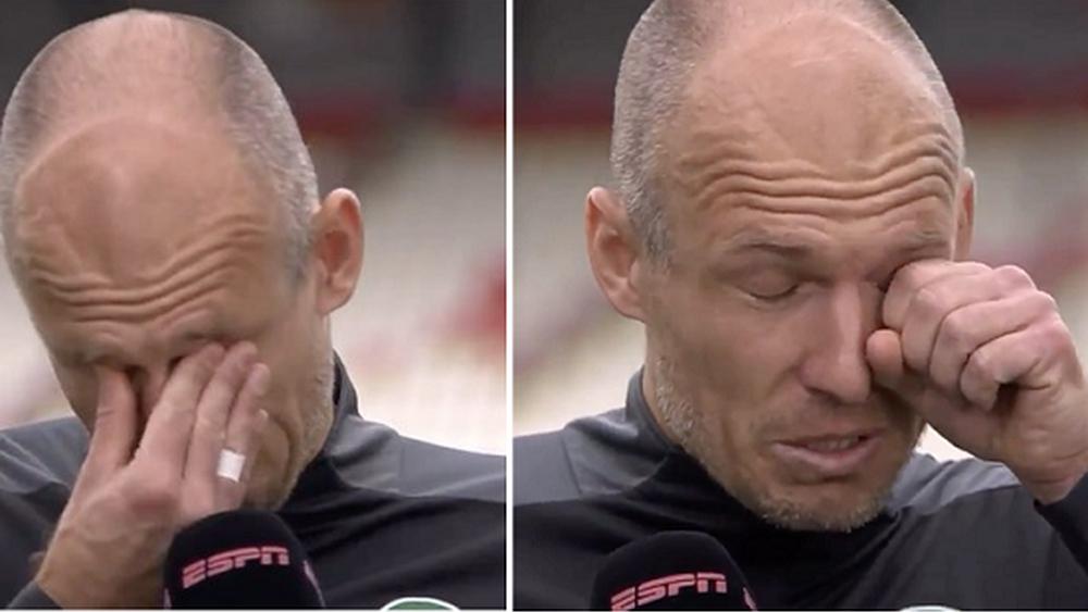 في أول مباراة يخوضها كأساسي بعد غيابه لـ6 أشهر بسبب الإصابة.. روبن "يذرف الدموع" عقب تتويجه "رجلا" لمباراة جرونينجن وإيمين