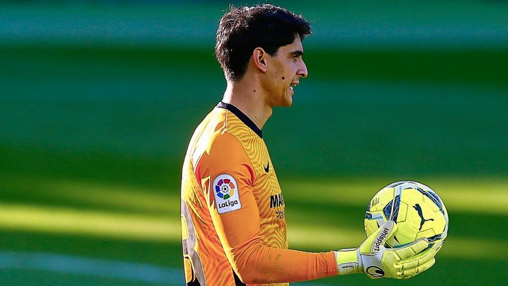 بونو يقود التشكيلة الرسمية لإشبيلية أمام ريال مدريد والنصيري يبدأ المباراة من مقاعد البدلاء