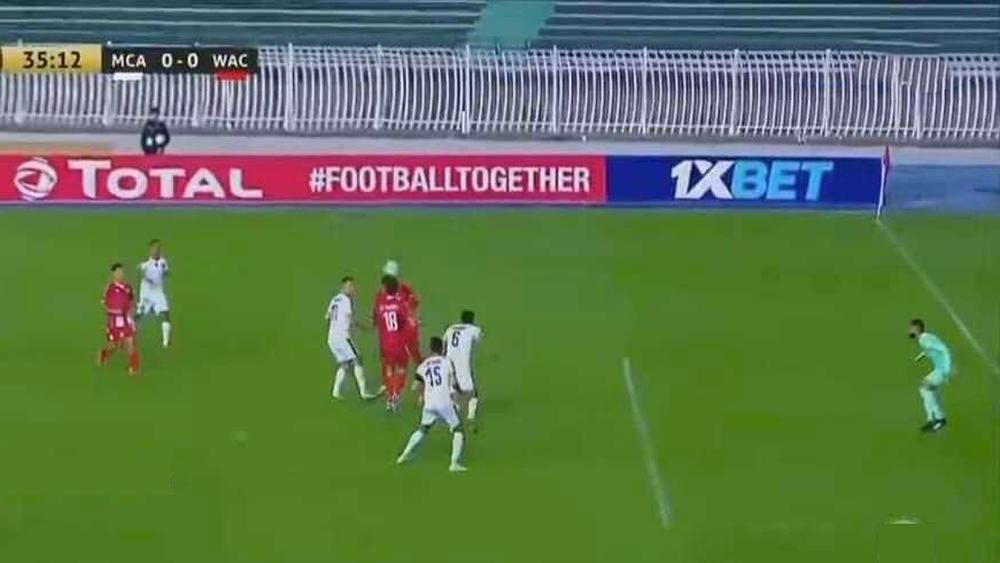 الحكم الإثيوبي تيسيما يرتكب "مجزرة تحكيمية" في حق الوداد الرياضي خلال الشوط الأول لمواجهة مولودية الجزائر!