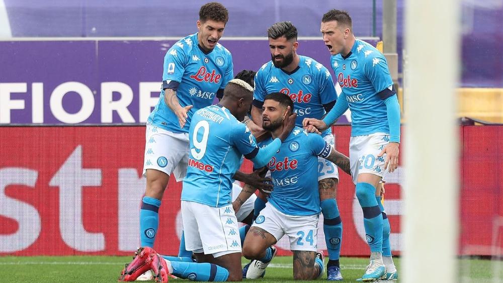 نابولي يتمسَّك بدوري الأبطال بفوزه على فيورنتينا ويُعِيد يوفنتوس للمركز الخامس