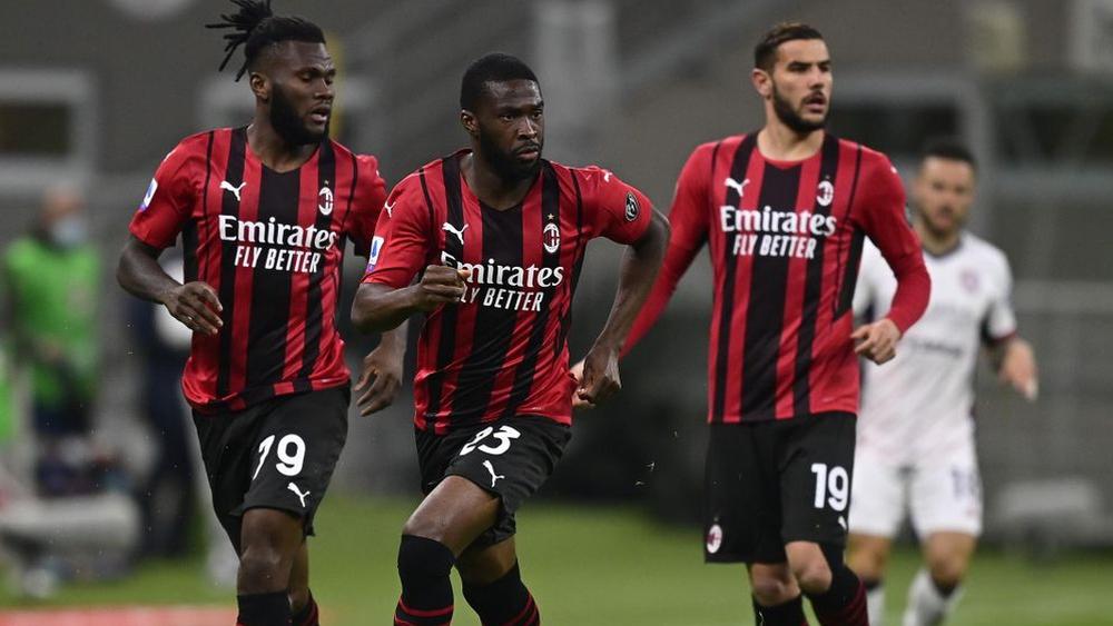 ميلان "يتعثر" أمام كالياري ويؤجل تأهله لدوري أبطال أوروبا للجولة الأخيرة