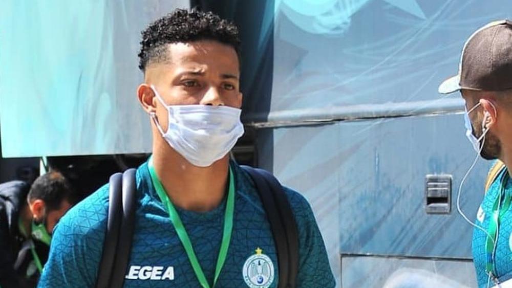 بعثة الرجاء تحط بمطار "محمد الخامس" وتتجه لأحد فنادق البيضاء لمُباشرة الحجر الصحي