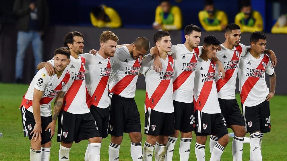 ريفر بليت يفقد 15 لاعبًا بسبب "كورونا" في "كوبا ليبرتادوريس" وقائمة "الجاهزين للعب" لا تتعدى "10 أسماء"