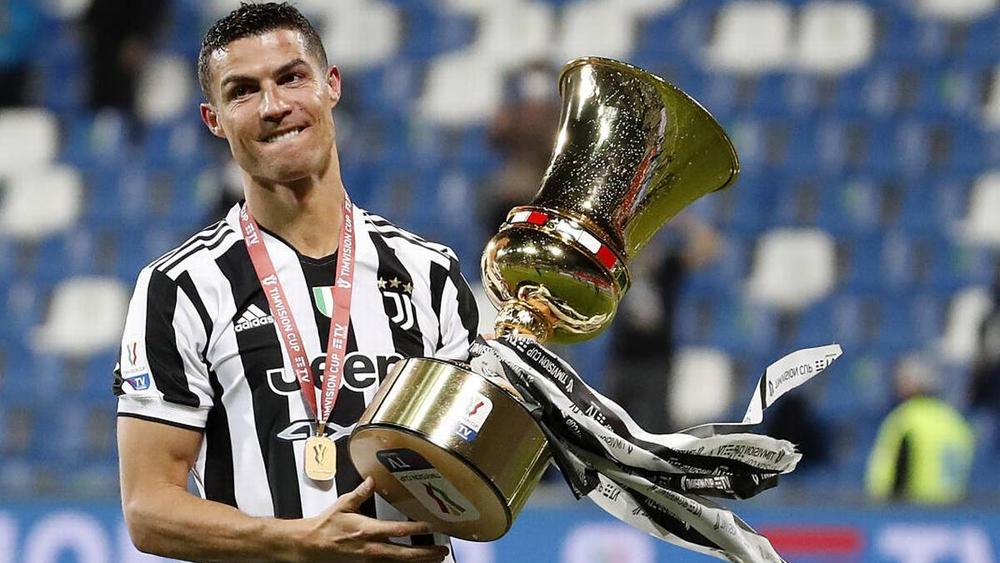 كريستيانو رونالدو أول لاعب يُتوج بطلا لكل المسابقات الكروية في 3 دول أوروبية