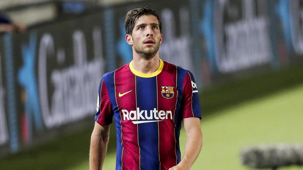 سيرجي روبيرتو "أول الضحايا" في برشلونة.. النادي يعتزم بيعه في الميركاتو الصيفي