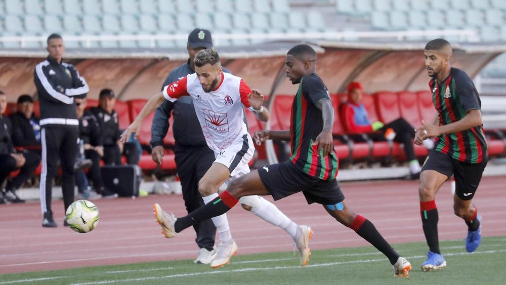 تشكيلة مواجهة الفتح الرياضي والجيش الملكي.. فاندنبروك ومباي يعتمدان على أوراقهما الأساسية