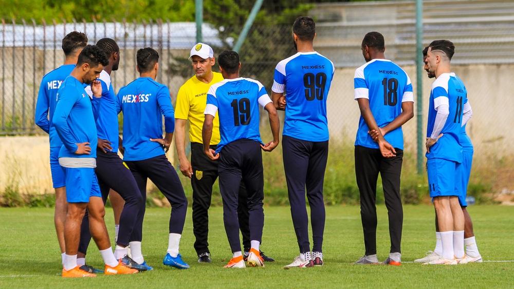 المغرب الفاسي يخوض حصته التدريبية الأخيرة على ملعب "الوازيس" وسط غياب 5 لاعبين أبرزهم أجراي والبورقادي