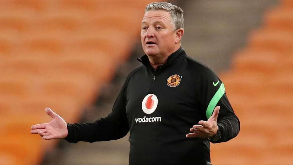 رسميا/ قبل أيام من مواجهة الوداد.. كايزر شيفس يعلن "انفصاله" عن مدربه غافين هانت