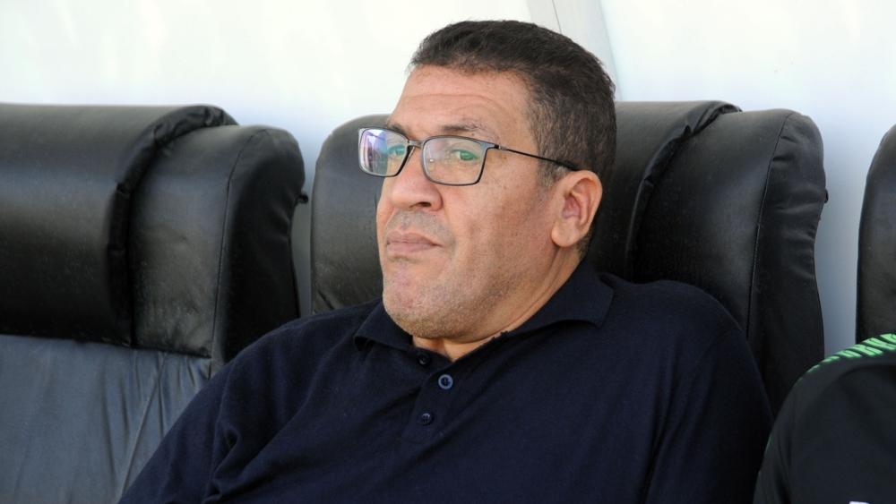 بعد إثارته الجدل سابقا بالجلوس في "دكة البدلاء".. هل وصل رئيس ي.برشيد إلى حد الاعتداء على منافسيه؟