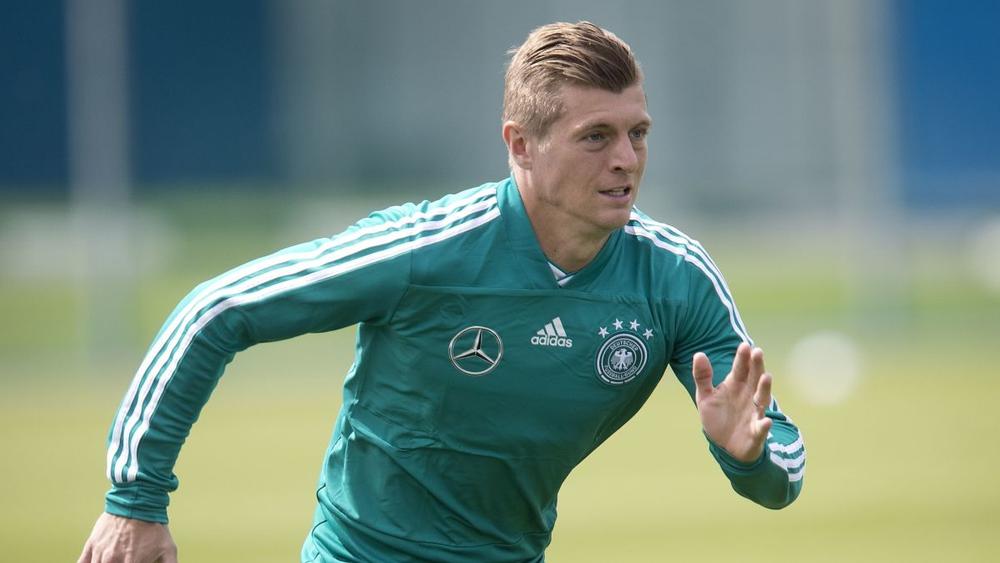 كروس يخضع لتدريبات “خاصة” في معسكر منتخب ألمانيا