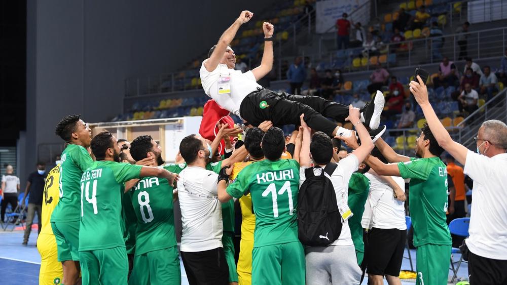 بعثة منتخب "الفوتسال" تعود إلى أرض الوطن مُظفَّرةً بكأس العرب