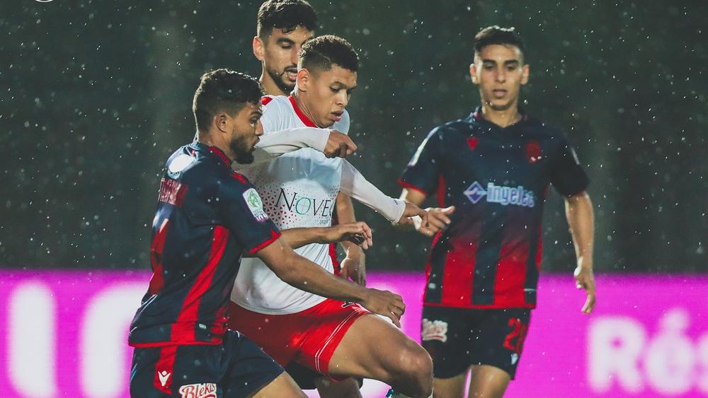 "الوينرز": "الحكم عادل زوراق أفسد مباراة الفتح وهو من فرض التعادل على الوداد"