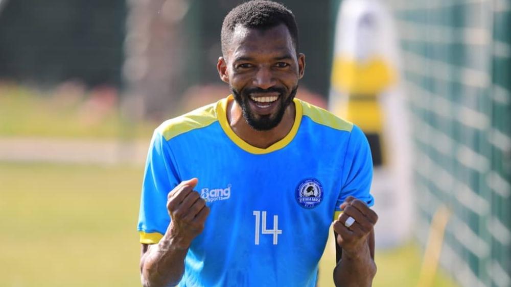 ساماكي (لاعب ن. الزمامرة) لـ"البطولة": "تأقلمت بسرعة مع أجواء الدوري المغربي.. نحتل المركز الأخير بسبب غياب 'الحظ' لكنني واثق من ضمان بقائنا"