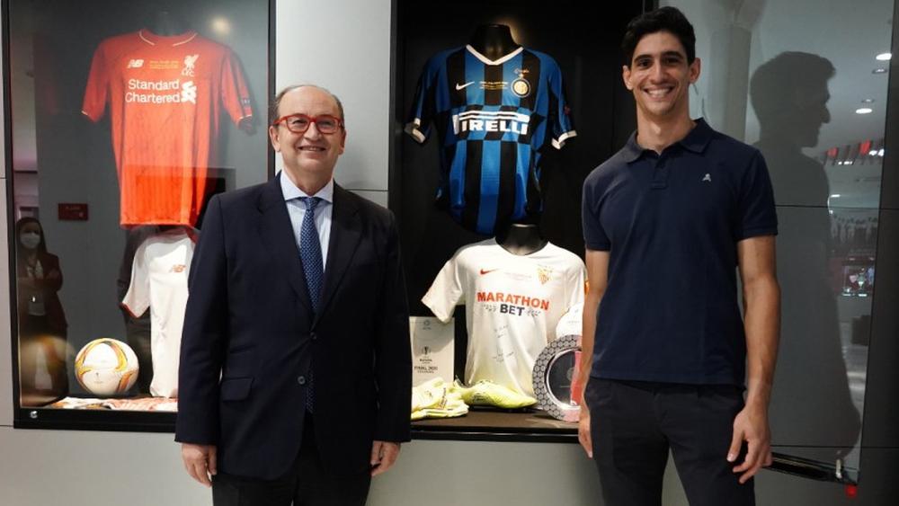 بونو يُهدي قفازيه وحذاءه في نهائي الدوري الأوروبي لـ"متحف إشبيلية" كجزء من تاريخ النادي