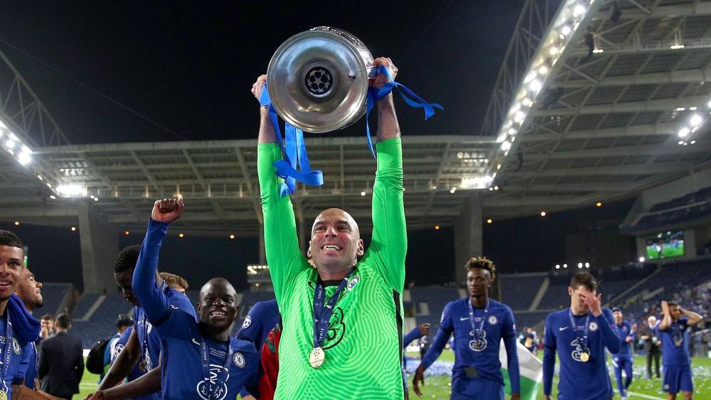 بعد خوضه مباراتين فقط في موسم 2020-21 وتتويجه بدوري الأبطال.. تشيلسي يعلن رحيل حارسه "البديل" كاباييرو (39 عاما)