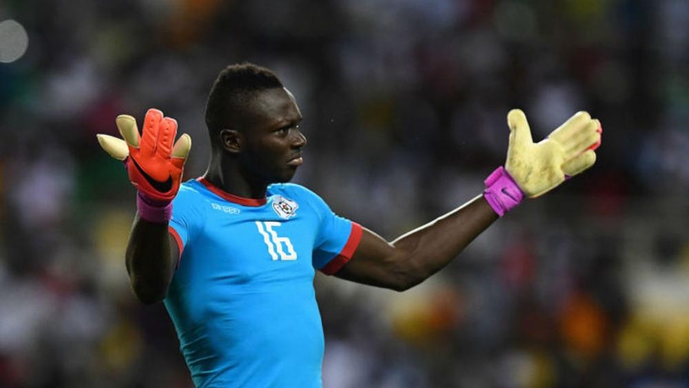 بعد إصابته أمام ساحل العاج.. عودة حارس مرمى بوركينا فاسو للتدريبات قبل ودية المغرب