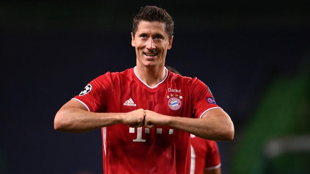 رئيس بايرن ميونخ ينفي احتمالية رحيل ليفاندوفسكي ويؤكد سعي اللاعب لتحطيم رقم جيرد مولر