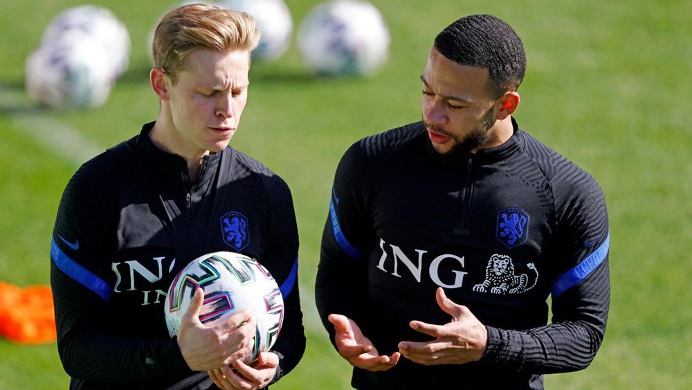 فرينكي دي يونج: "أتحدث مع ديباي عن برشلونة ولكن هو من سيتخذ القرار"