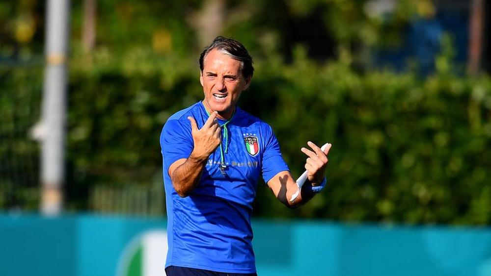 مانشيني: "فيراتي عاد للتدريبات وسويسرا لن تكون خصمًا سهلاً"